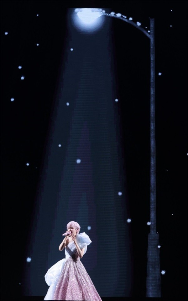 郁可唯家鄉(xiāng)開(kāi)唱《終身浪漫的開(kāi)始》 五城巡演完美收官歌迷喊話快快開(kāi)啟下一輪(圖3)