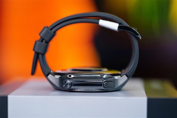 OPPO第一款圓表！OPPO Watch X星夜飛行版圖賞