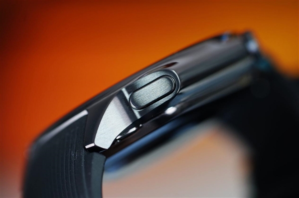 OPPO第一款圓表！OPPO Watch X星夜飛行版圖賞