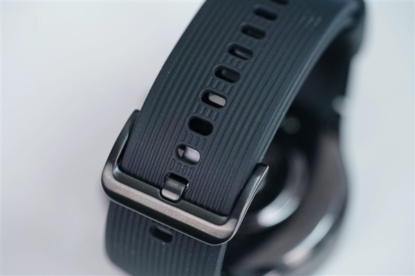 OPPO第一款圓表！OPPO Watch X星夜飛行版圖賞
