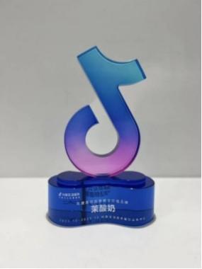 茉酸奶持續(xù)產(chǎn)品革新,激發(fā)現(xiàn)制酸奶領(lǐng)域蓬勃發(fā)展?jié)撃?圖1) 茉酸奶持續(xù)產(chǎn)品革新,激發(fā)現(xiàn)制酸奶領(lǐng)域蓬勃發(fā)展?jié)撃?圖1)