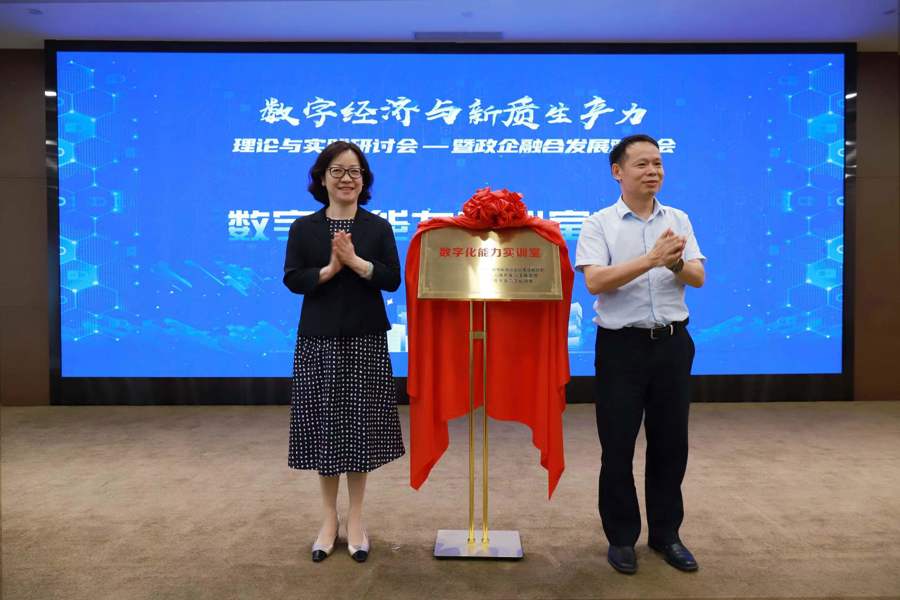 愛從“頭”開始，華師大四附中開展為愛捐發公益行動
